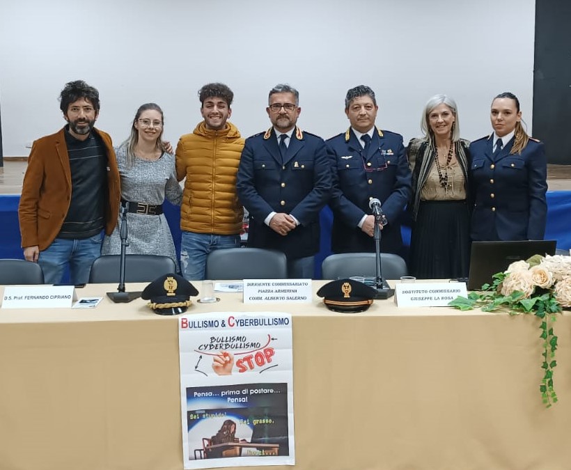 La polizia di stato incontra i genitori degli alunni dell’istituto “chinnici-roncalli” di Piazza Armerina per affrontare la tematica relativa ai rischi e ai pericoli del web