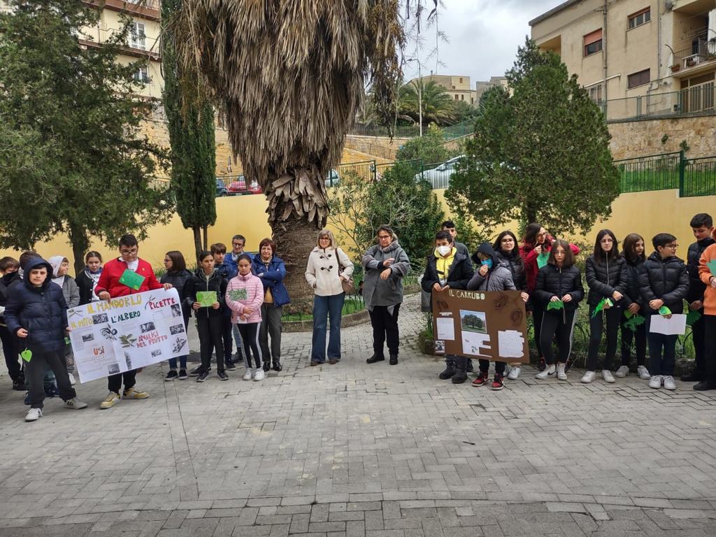 Festa dell’Albero, l’istituto comprensivo Santa Chiara in campo con bambini e ragazzi a Enna e Calascibetta