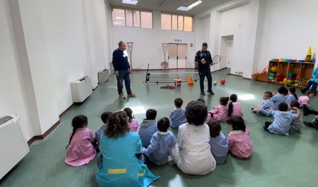 Giornata mondiale del tennis, palline e racchette alla scuola dell’infanzia di Calascibetta