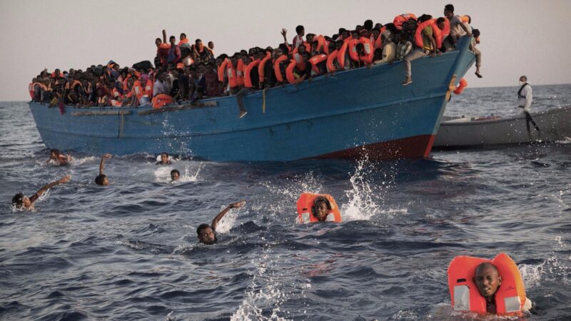 Ondata di migranti a Lampedusa: oltre 2.000 arrivi in sole 24 ore