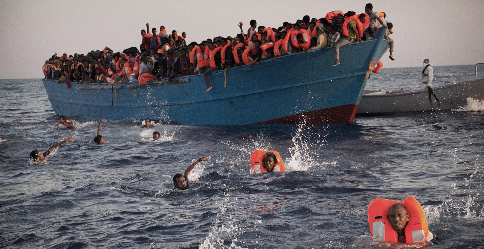 Ondata di migranti a Lampedusa: oltre 2.000 arrivi in sole 24 ore