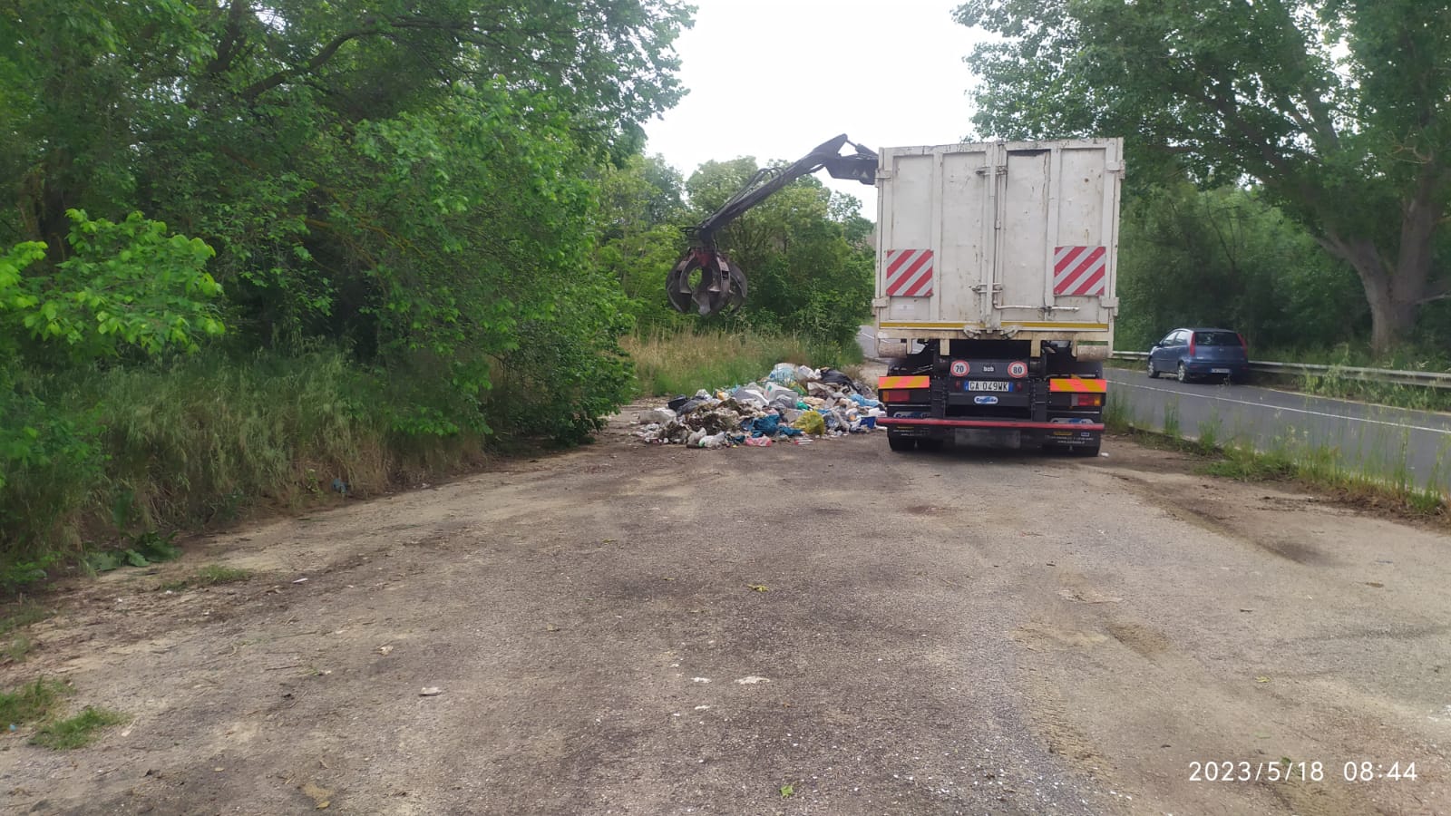 In corso la pulizia nelle strade provinciali. Raccolti 20 mila chili di rifiuti abbandonati