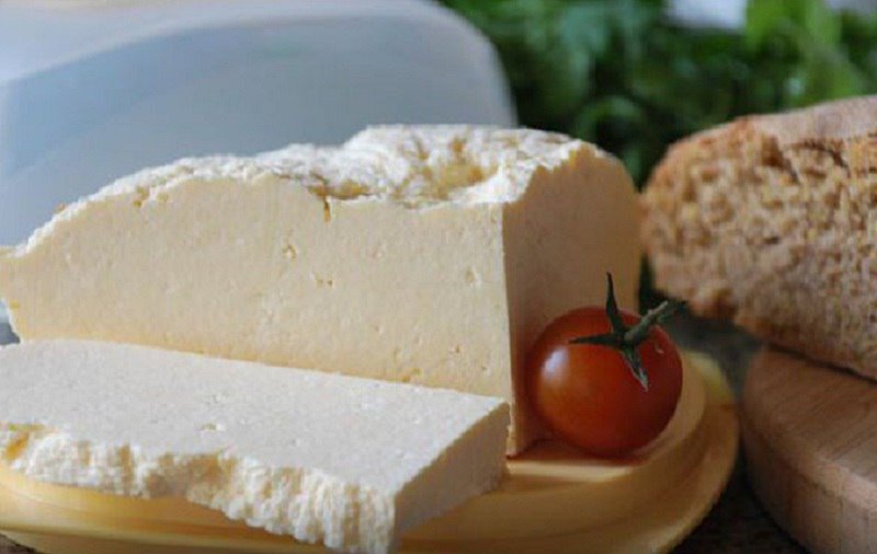 Prepariamoci un buon formaggio, molto economico, fatto in casa in pochi minuti