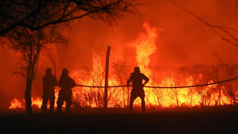 New York soffocata dal fumo: il cambiamento climatico alimenta gli incendi in Canada