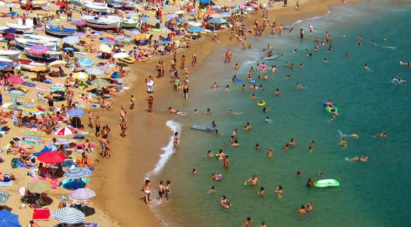 Come non fare brutta figura in spiaggia: il galateo del bagnante