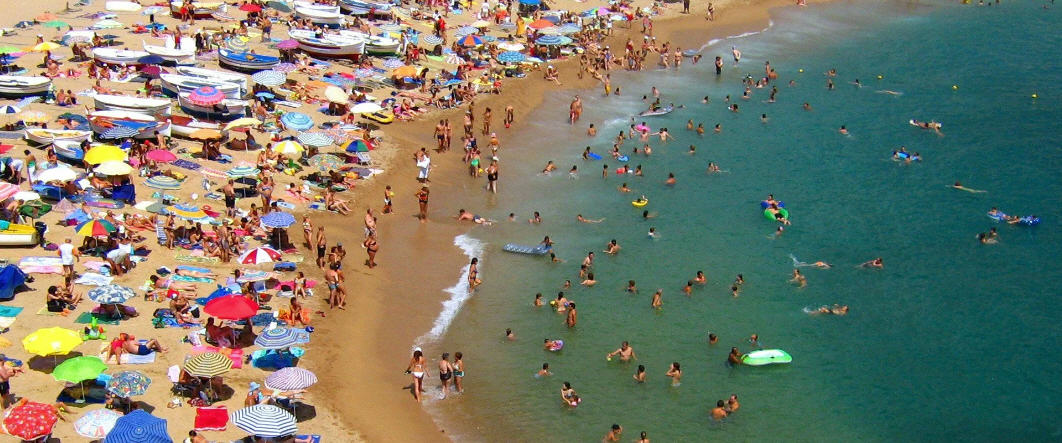 Come non fare brutta figura in spiaggia: il galateo del bagnante