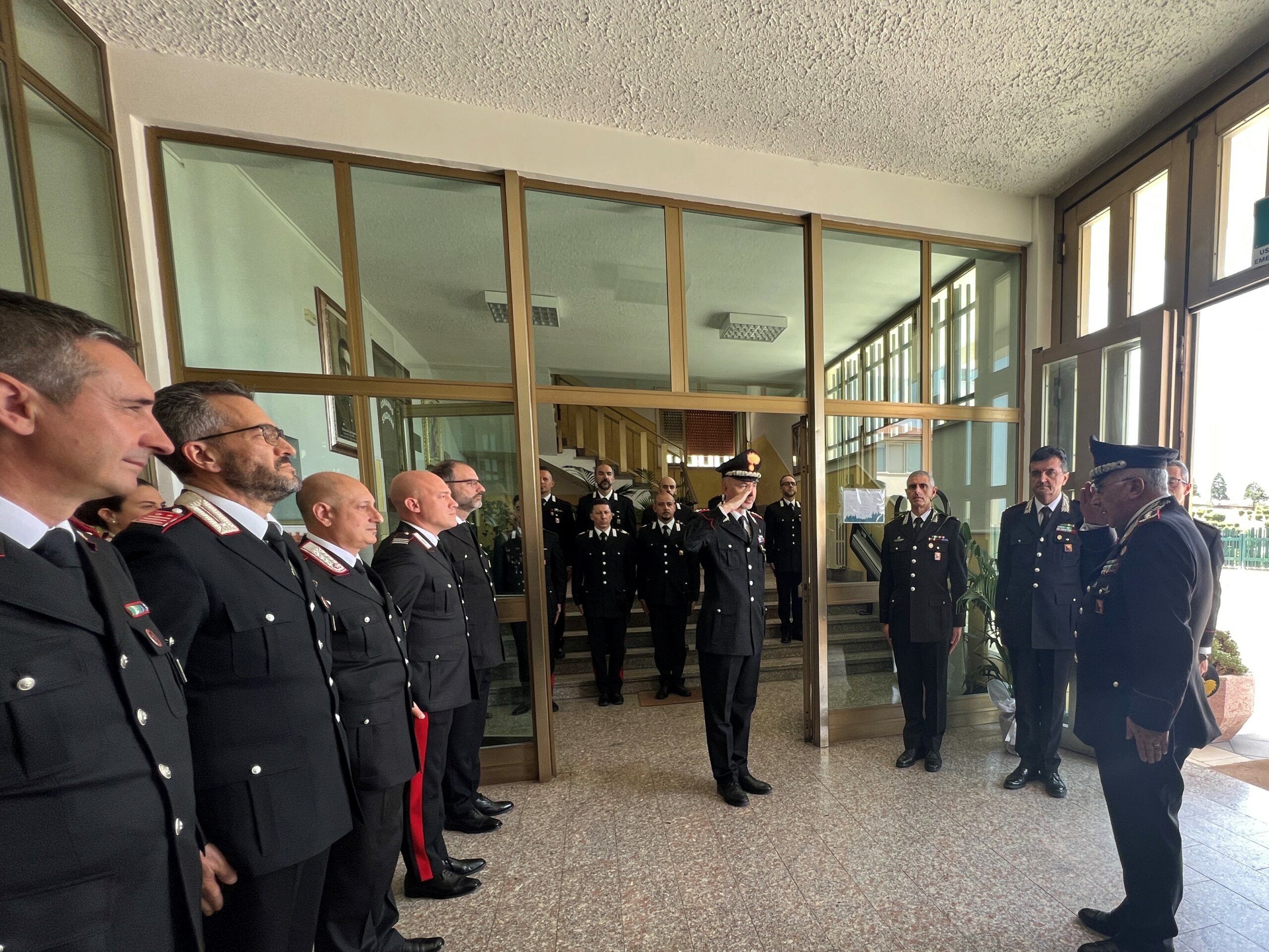 Enna – Saluto del comandante della legione carabinieri, generale dei carabinieri Rosario Castello