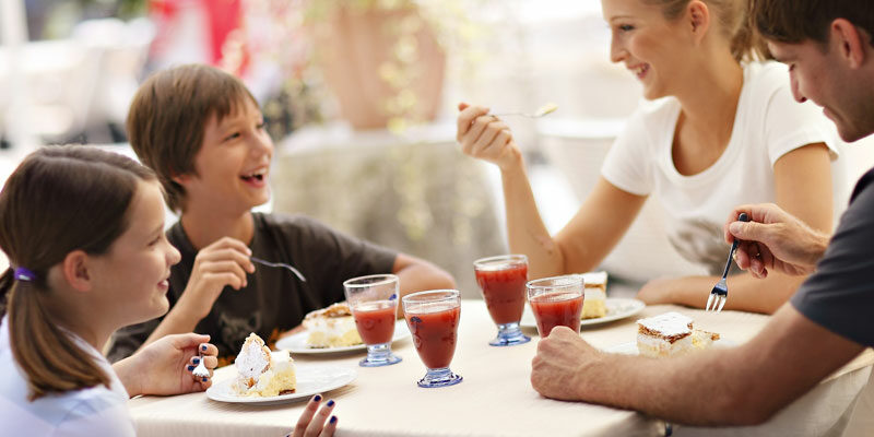 Buona educazione a ristorante: controllare i propri bambini per non passare da maleducati