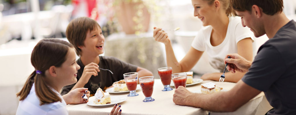 Buona educazione a ristorante: controllare i propri bambini per non passare da maleducati