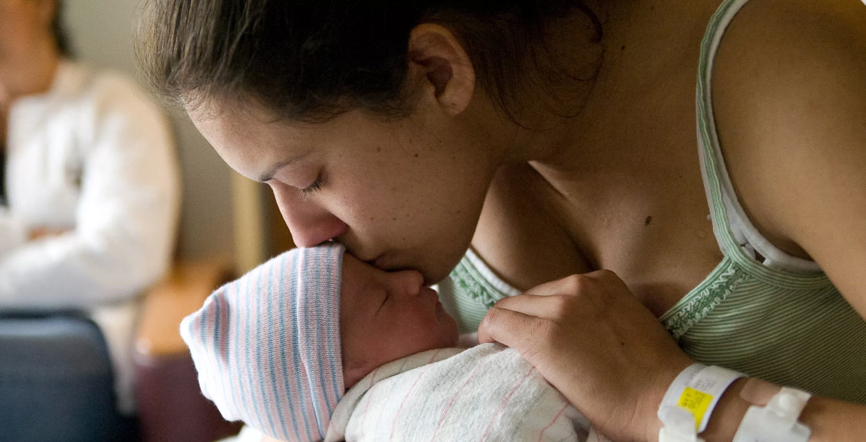 ASP Enna. Nata la prima bambina con partoanalgesia all’Ospedale Umberto I di Enna: mamma e neonata in ottime condizioni
