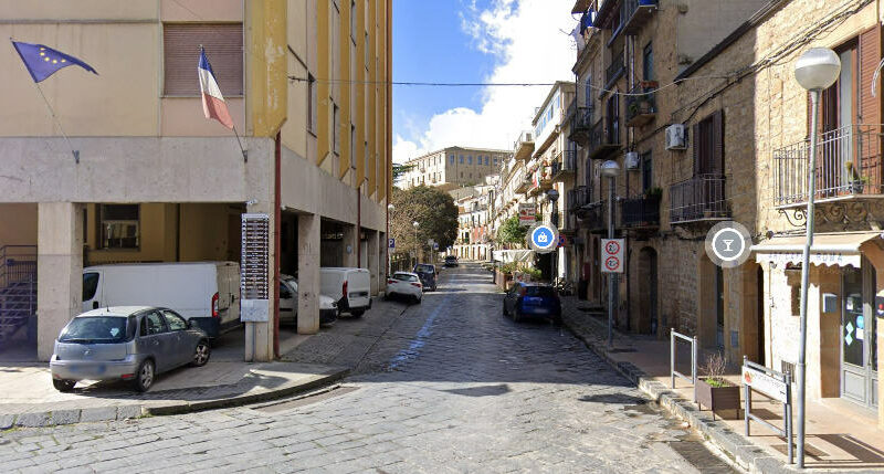 Piazza Armerina, chiusura temporanea di via Roma per il rifacimento di un cornicione