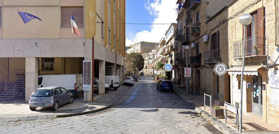 Piazza Armerina, chiusura temporanea di via Roma per il rifacimento di un cornicione