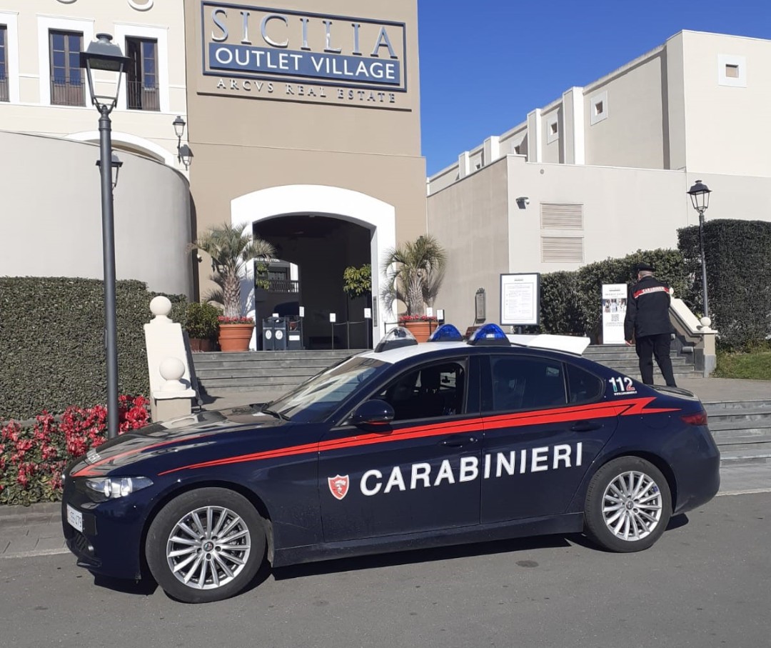 Arresti per furti al Sicilia Outlet Village