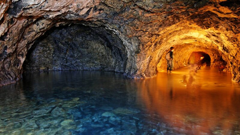 Scoperta eccezionale: trovata la più antica acqua della Terra
