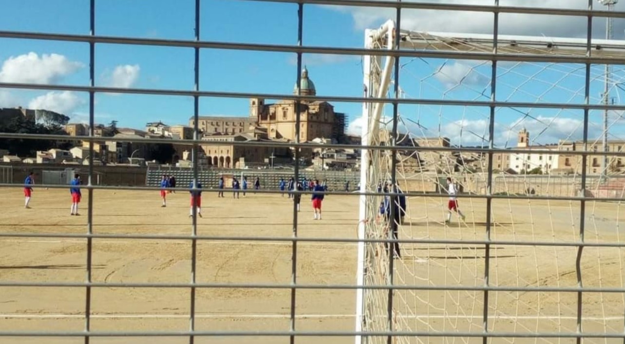 Calcio – Piazza Armerina trionfa in trasferta: 7-1 contro l’azzurra