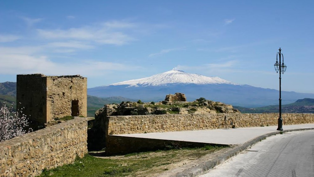 Agira: nuova strada di collegamento a agira: un passo avanti per la sicurezza e il turismo