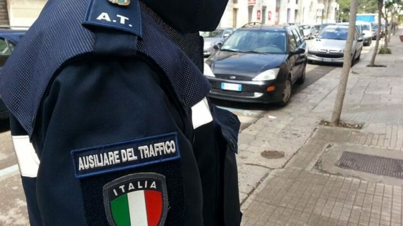 Lavoro: il nuovo corso online per ausiliari del traffico apre le iscrizioni