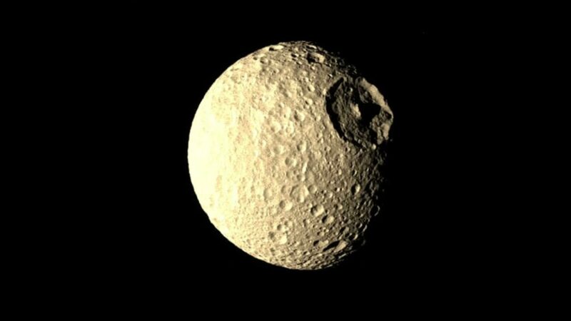 Scoperta rivoluzionaria su Mimas, la luna di Saturno: un nuovo oceano svelato