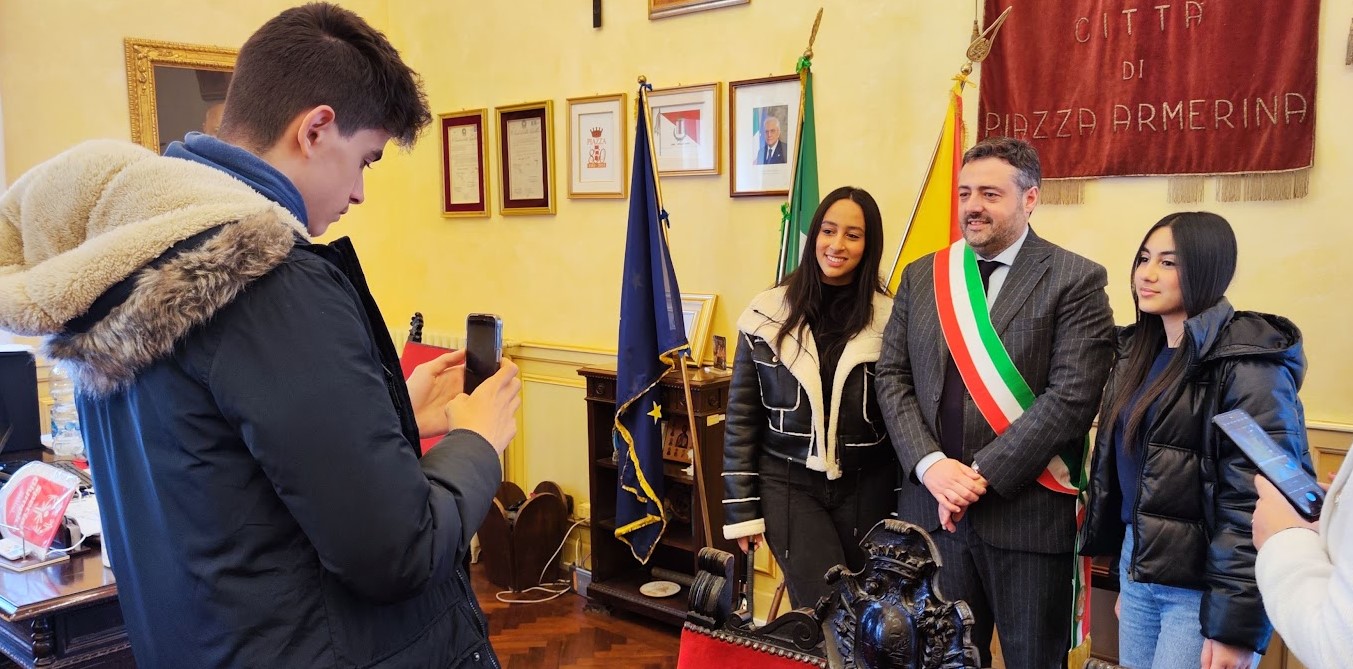 Piazza Armerina- Il sindaco Cammarata incontra i ragazzi della scuola italiana di Casablanca( Marocco)