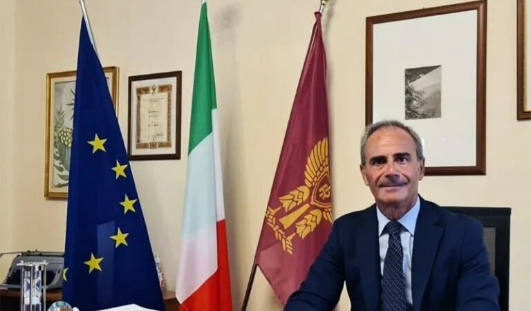 Il sindaco di Piazza Armerina, Nino Cammarata, saluta e ringrazia il Questore Corrado Basile