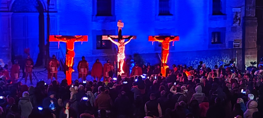 [VIDEO] – Piazza Armerina: grande successo per la rappresentazione  della Via Crucis