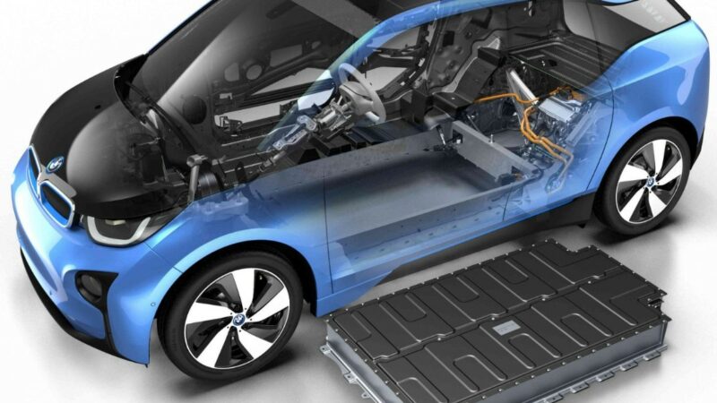 Autonomia veicoli elettrici: nuova batteria promette 1200 miglia di percorrenza