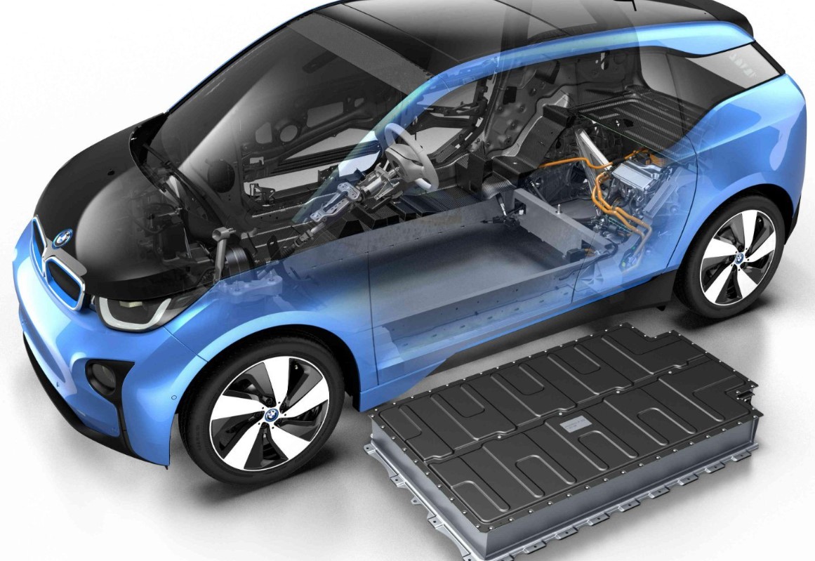 Autonomia veicoli elettrici: nuova batteria promette 1200 miglia di percorrenza