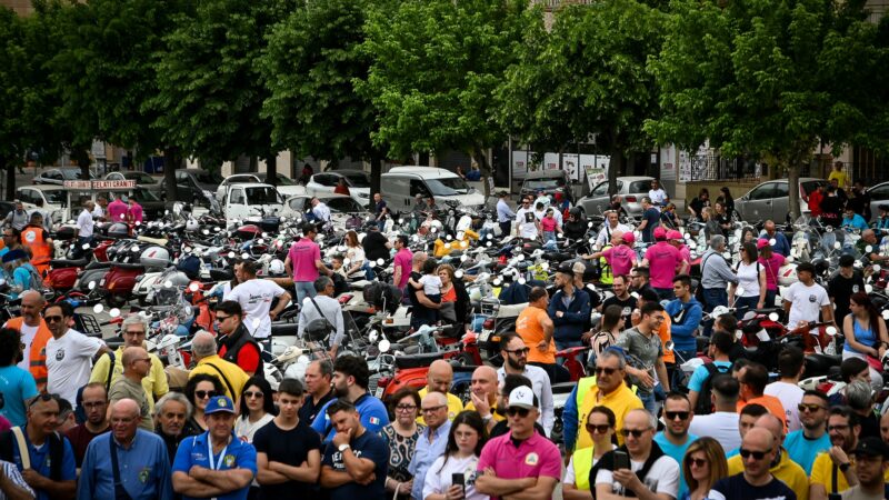 Grande successo del raduno vespa club regionale a Piazza Armerina