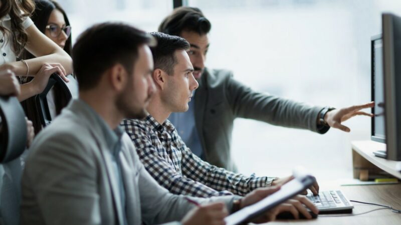 Lavorare nel 2024: il 75% degli HR dà priorità alle competenze