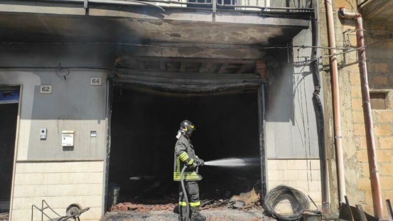 Vigili del Fuoco: intervento per incendio in un garage a Barrafranca