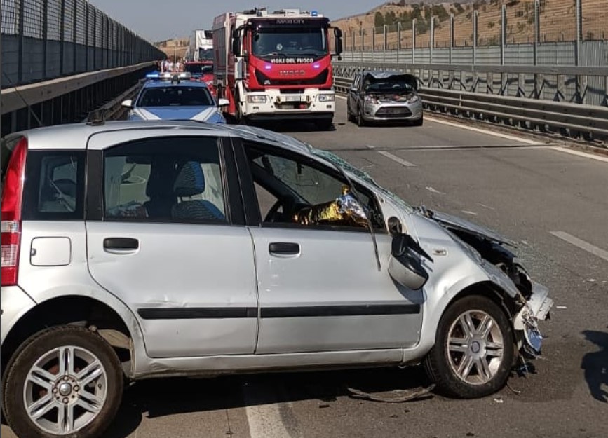 Grave scontro sulla A19: un decesso e un ferito