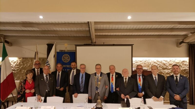 Passaggio della Campana al Rotary Club Piazza Armerina. Mauro Silvestri il nuovo presidente