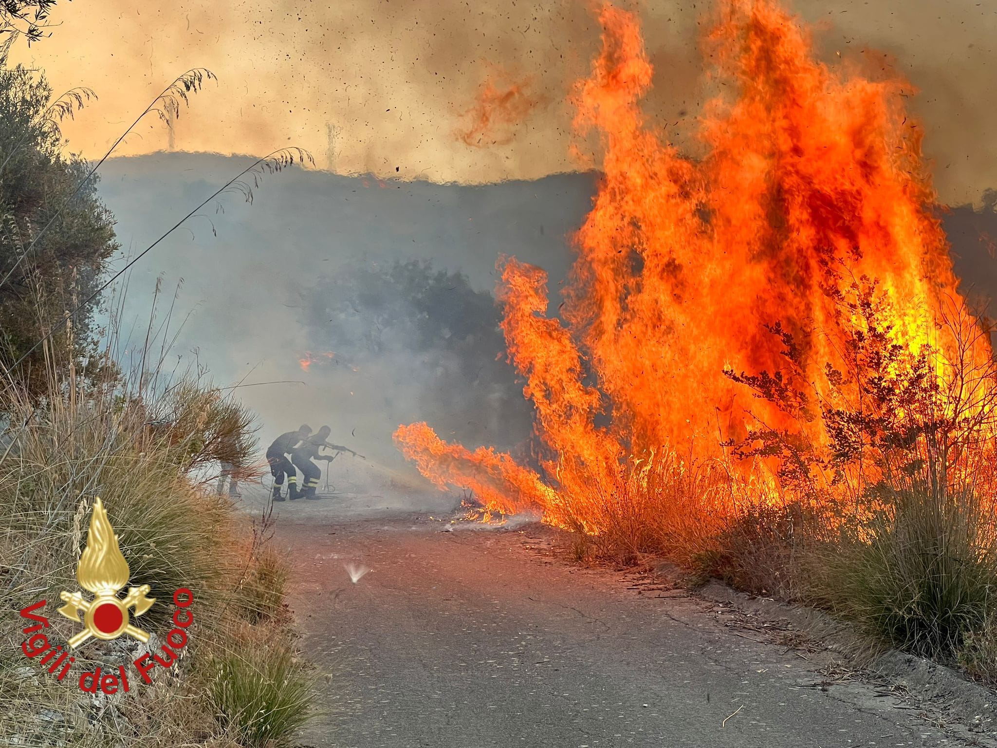 Situazione incendi in provincia: dalle 15.30 brucia piano Cannata a Piazza Armerina