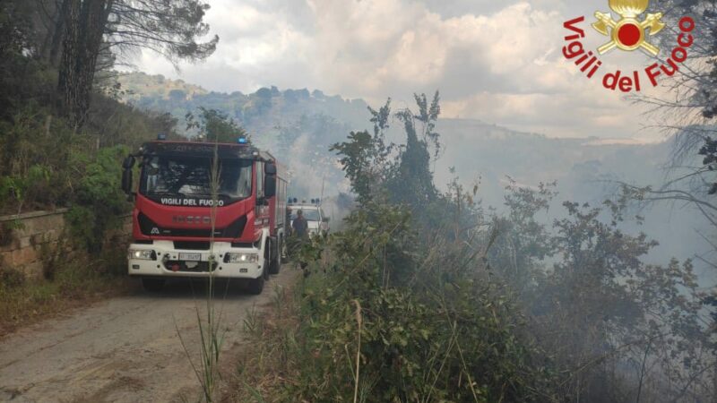 Ultim’ora – Vasto incendio a Piazza Armerina in c.da Leano