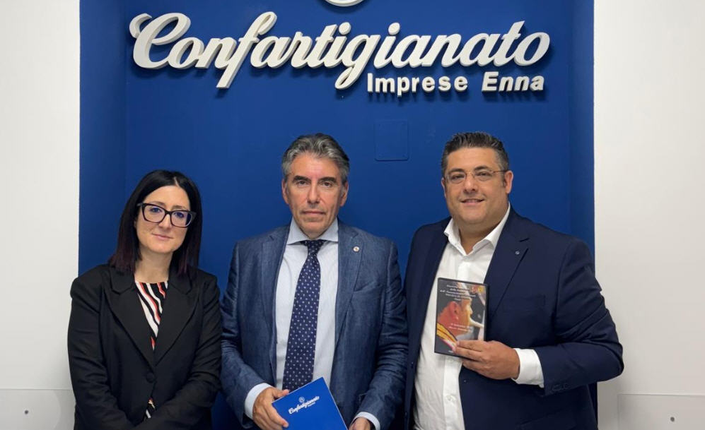 Il Questore di Enna visita la Confartigianato: confronto sulla sicurezza e doni reciproci