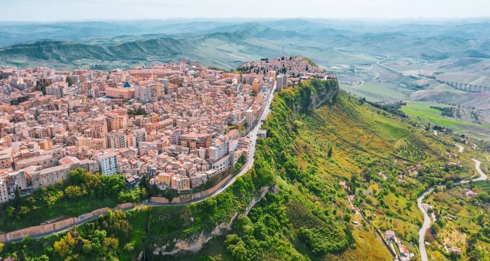 Sindacati esclusi dal tavolo tecnico sul centro storico di Enna. CGIL, CISL e UIL: «Avremmo potuto offrire il nostro contributo»