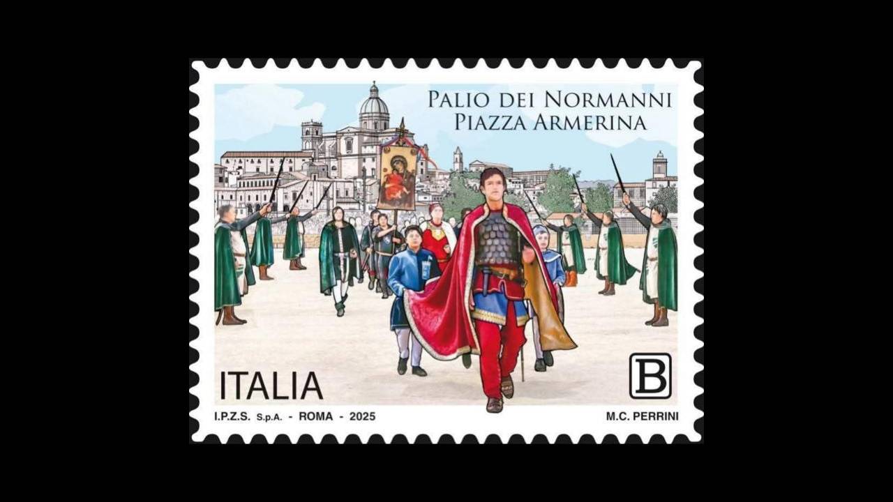 Il Palio dei Normanni celebra la 70ª edizione con un francobollo ufficiale. I retroscena dell’iniziativa raccontati da Dino Vullo
