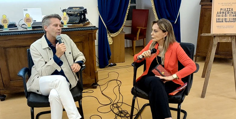 [VIDEO] – Piazza Armerina – Emanuele Filiberto di Savoia intervistato da Silvana Giacobini