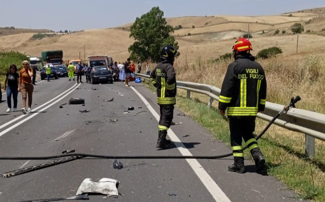 Incidente sulla ss117 in contrada Salinella: tre feriti, uno grave elitrasportato a Catania