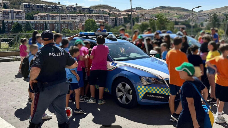 La Polizia di Stato incontra i ragazzi del Grest Sant’Anna. Sicurezza stradale e navigazione online al centro dell’educazione alla legalità