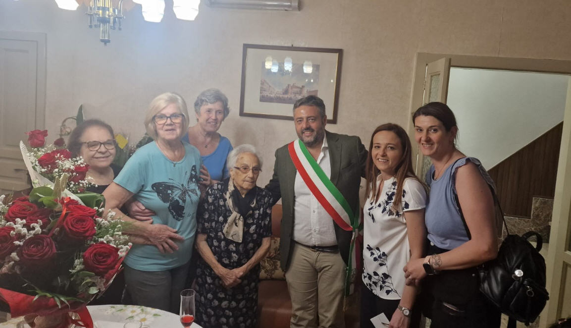 Il sindaco Cammarata festeggia i 100 anni di Carmela Minacapelli