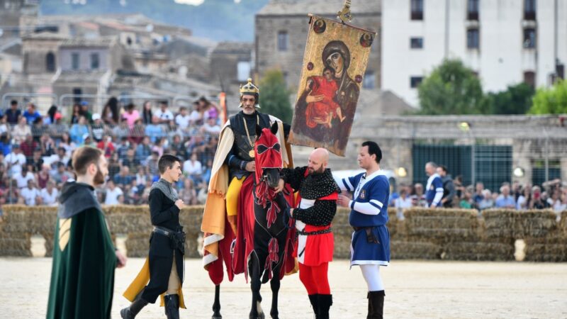 Palio dei Normanni: al via la 70ª edizione tra storia, spettacolo e grandi ospiti