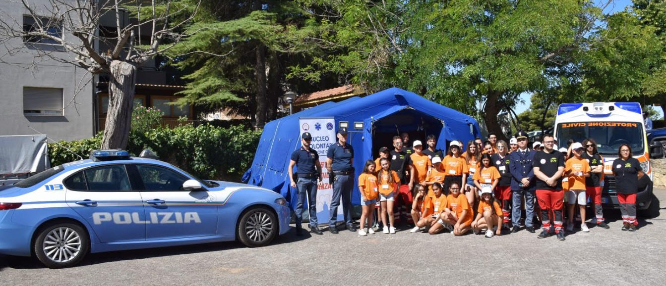 Polizia e giovani volontari a confronto: una lezione di civiltà a Piazza Armerina