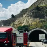 Sulla A19 camion danneggia una galleria