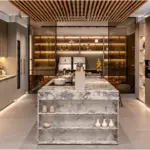 Rivestimento soffitto soggiorno: la tendenza del momento che trasforma il quinto elemento della stanza