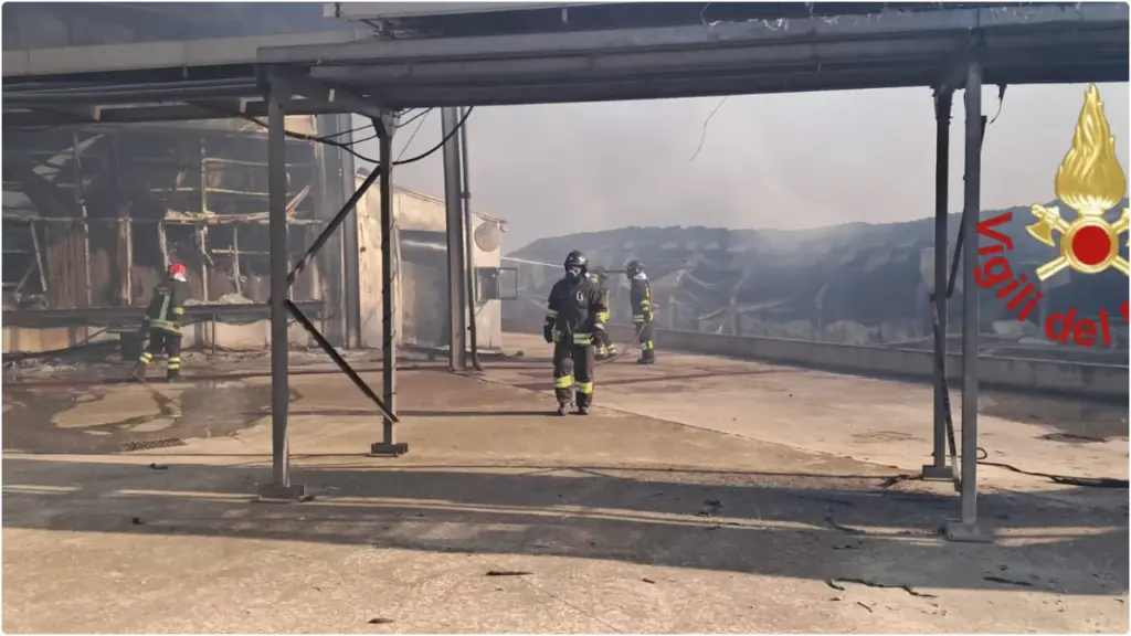 Il Devastante incendio che ha colpito ieri l'azienda SIAZ di Piazza Armerina. Il messaggio del sindaco