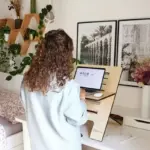 Dal telecomando allo scroll: la trasformazione delle nostre abitudini di intrattenimento