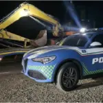 Autocarro rubato con escavatore intercettato sulla A19, denunciato il conducente